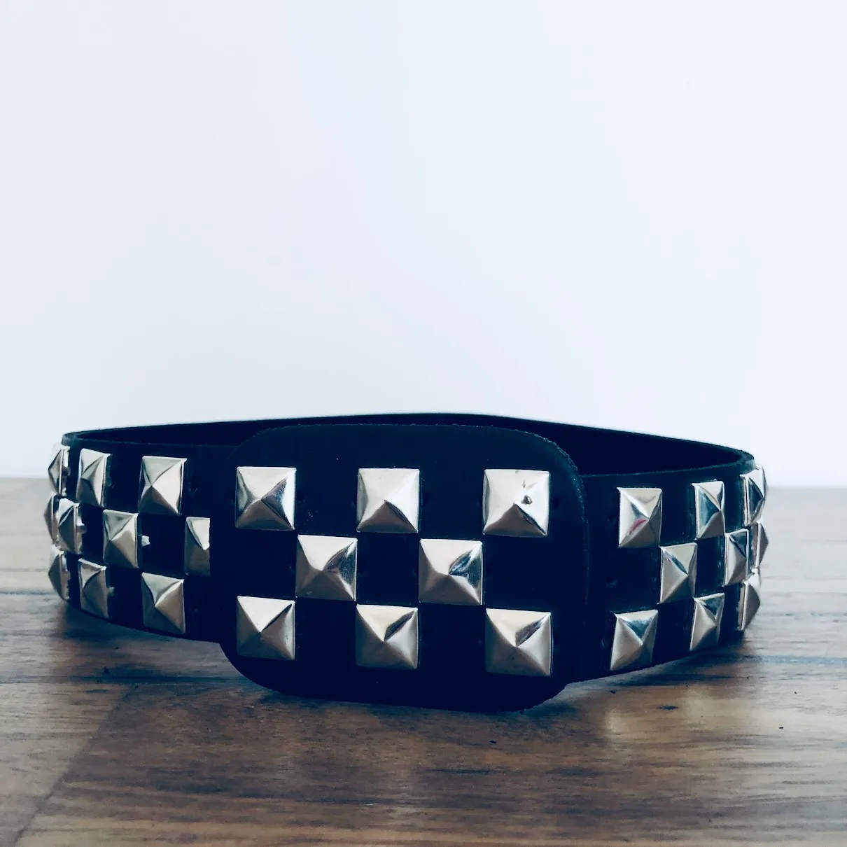 Carrie Bradshaw belt, black leather studded belt, Sex and the City accessory, iconic TV fashion, pyramid stud waist belt