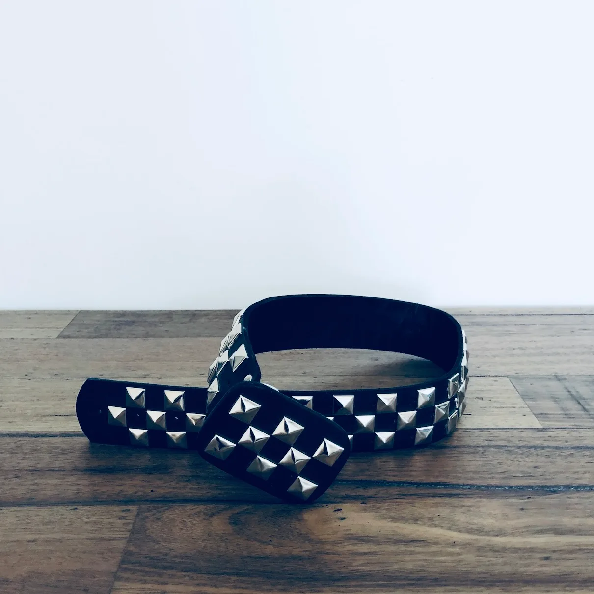 Carrie Bradshaw belt, black leather studded belt, Sex and the City accessory, iconic TV fashion, pyramid stud waist belt